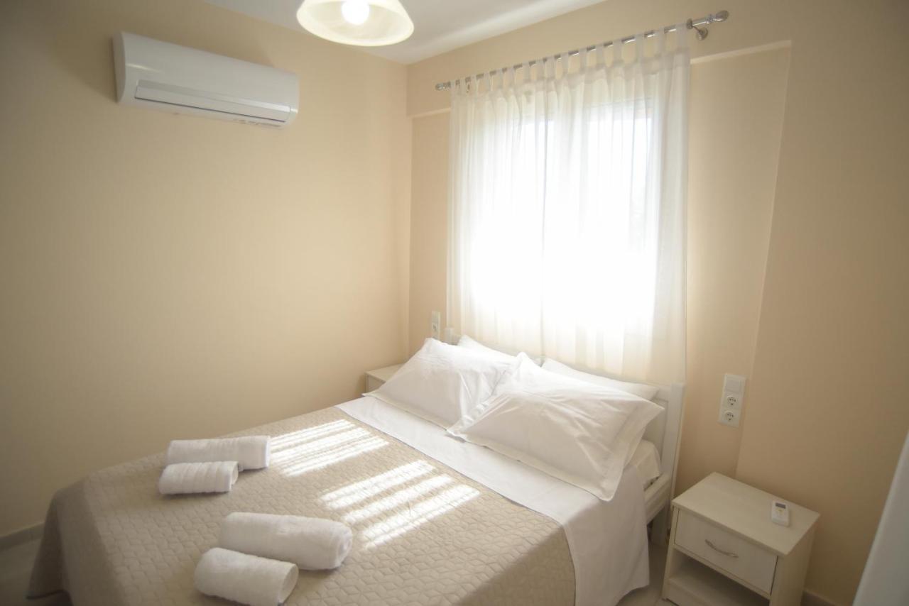 Mistral Apartments Kariótai Esterno foto